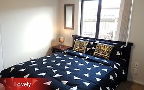 Fullhouse Guest House Auckland New Zealand